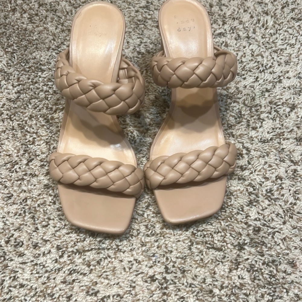 Chunky nude heels